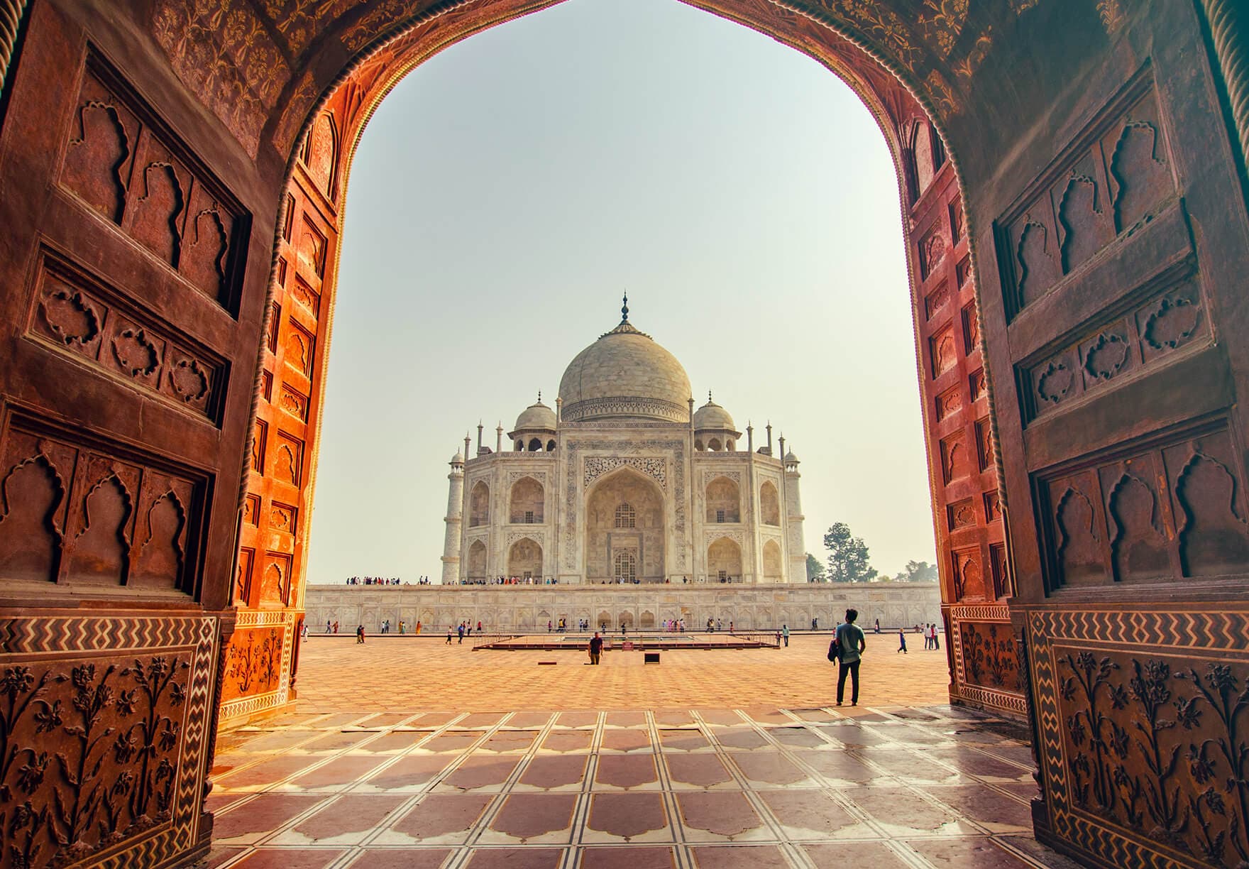how-to-hire-pay-contractors-in-india-featured