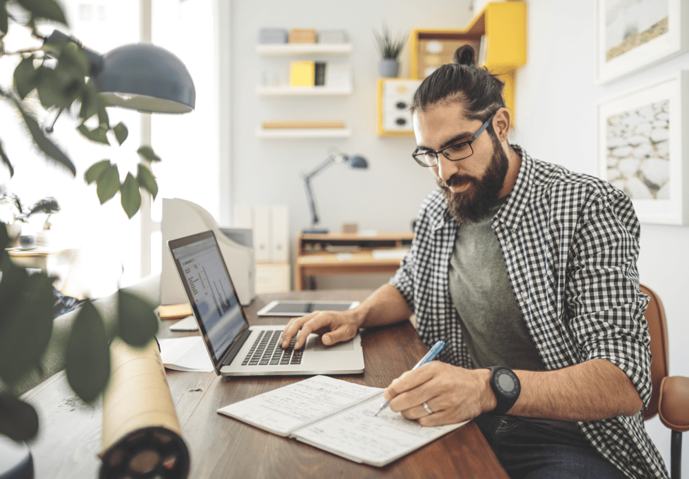 What is an independent contractor? A remote contractor working on their laptop.