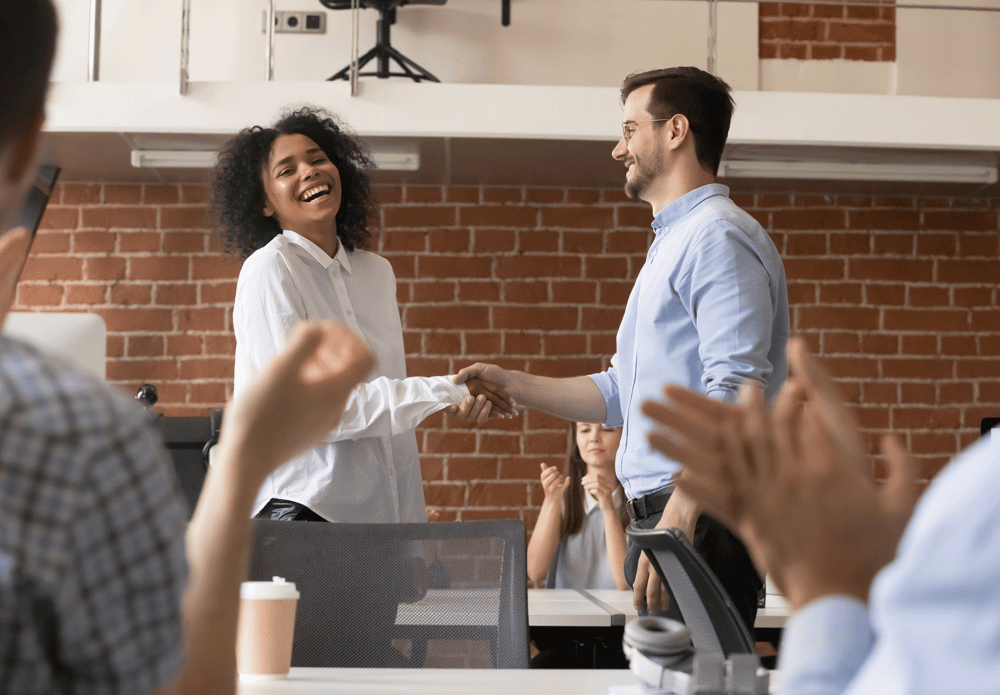 Employee-gifts-vs-bonuses -a-comparison