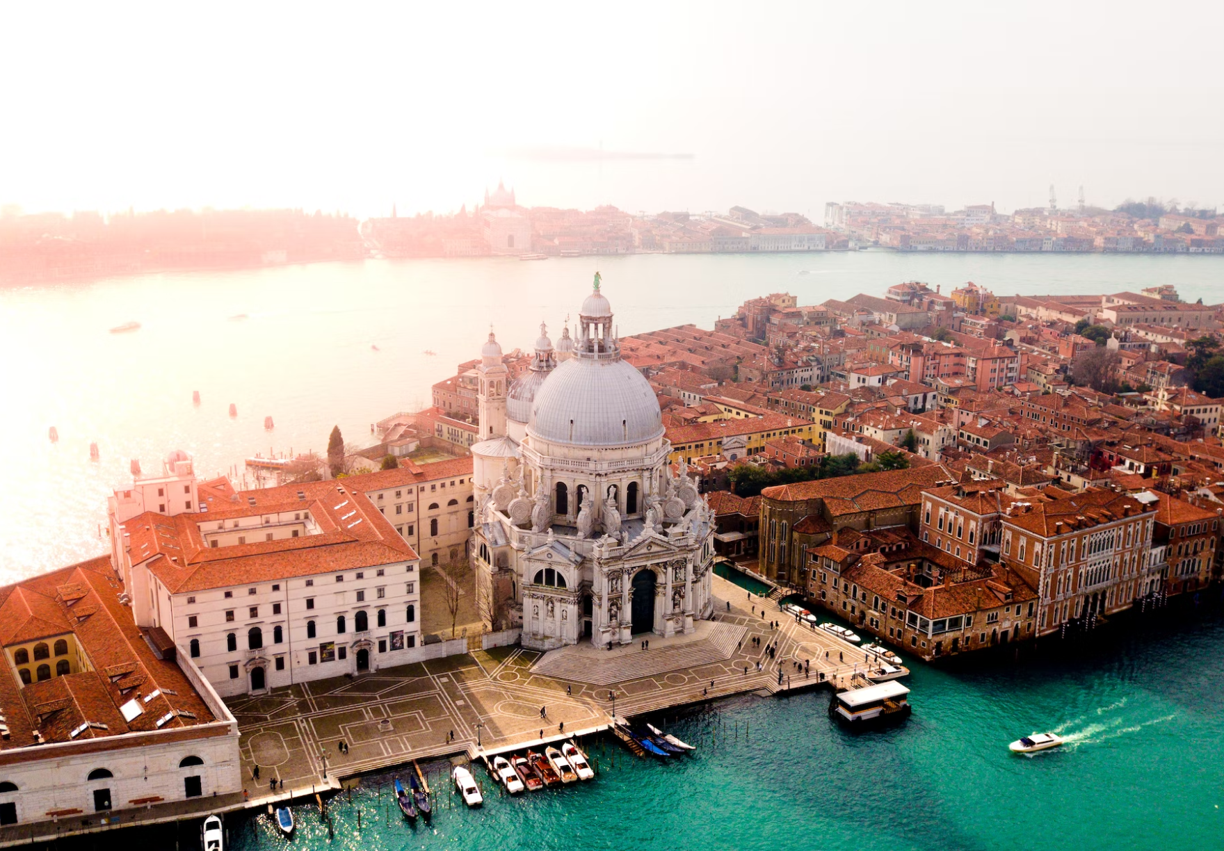 https://images.prismic.io/all-remote-content/e156fb6a-298b-41f8-9a6b-6c7a5b74b37d_Italy01.png?&rect=0,0,1760,1224&w=1760&h=1224